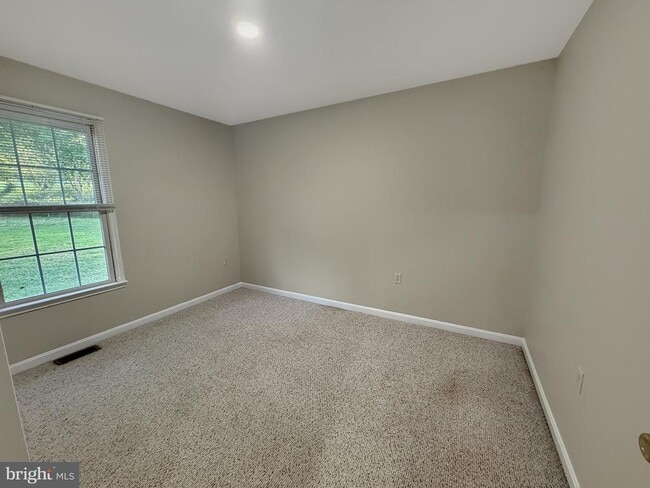 Building Photo - 9549 Fingerboard Rd