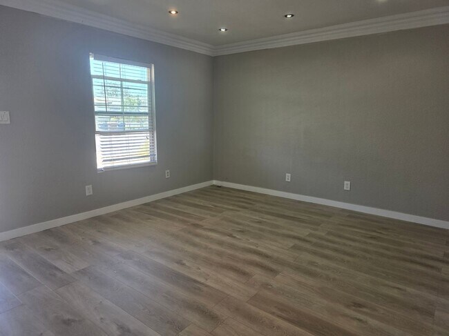Building Photo - 3509 W Flower Ave