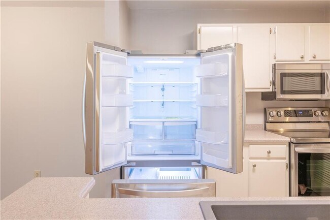 Kitchen with new appliances - 305 Granville Ct