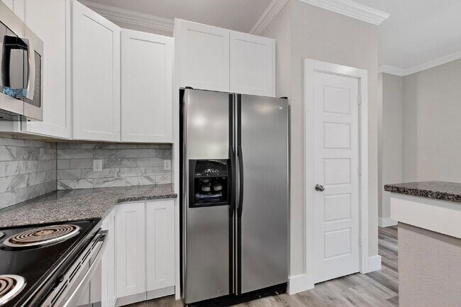 Building Photo - 1703 Ash Crescent St