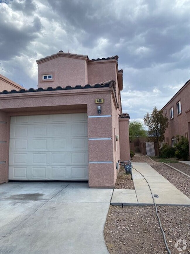 Building Photo - 3 Bedroom Duplex