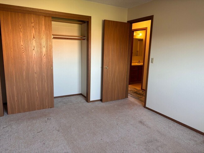 Building Photo - 1505 Shannon Dr NE