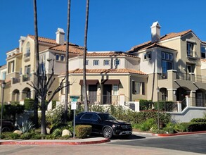 Building Photo - 2 BD/2 BATH