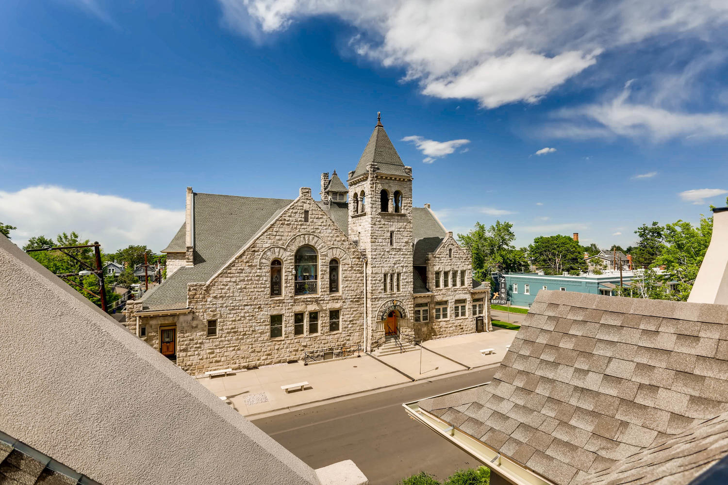 Building Photo - 920 E 24th Ave