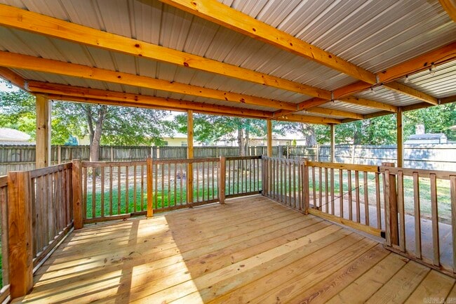 Building Photo - 31 Newcastle Dr