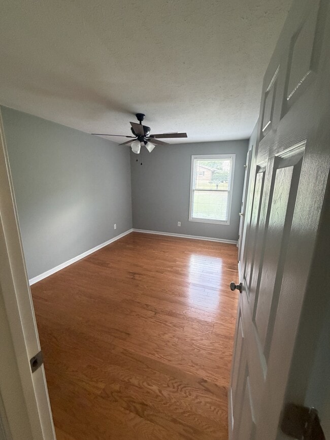 Building Photo - 127 Springhill Dr
