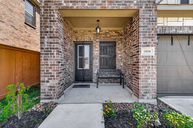 Building Photo - 1010 Gentle Nook Dr