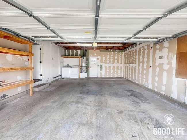 Building Photo - Inviting 2BD/1BA Gated Home in Vista with a 2 Car Garage, Private Yard & Community Amenities