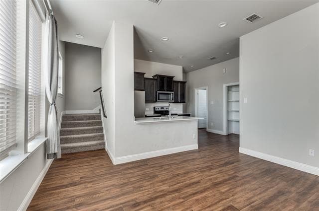 Building Photo - 1900 Bel Air Dr