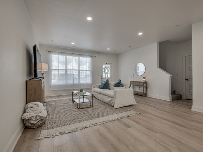 Building Photo - 1640 N Leverett Ave