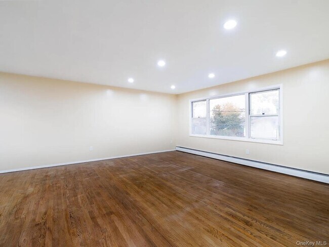 Building Photo - 220 Benson Ave