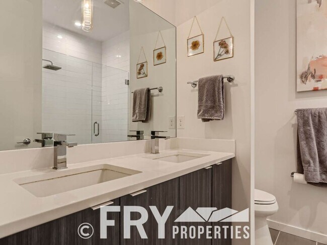 Building Photo - Beautiful townhome in the Sloans Lake Neighborhood.
