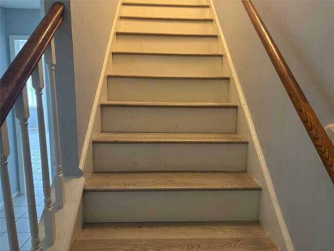 Building Photo - 402 Oak Harbor Dr