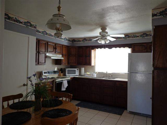 Building Photo - 2 Bed 1 Bath Home