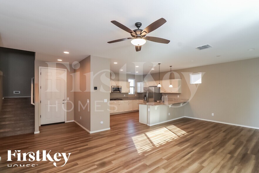 Building Photo - 5115 E Greenway St