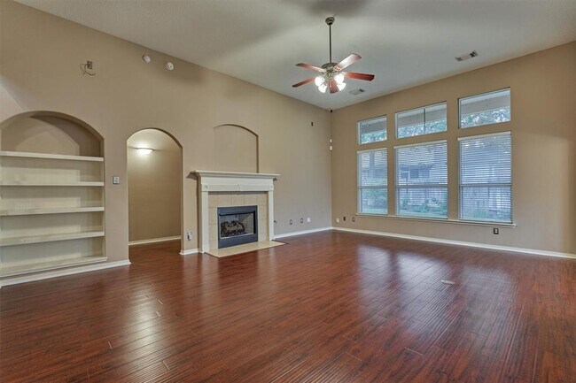 Building Photo - 8406 Oak Villa Ct