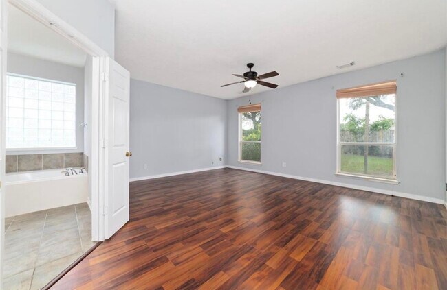 Building Photo - 2218 Laurel Birch Dr