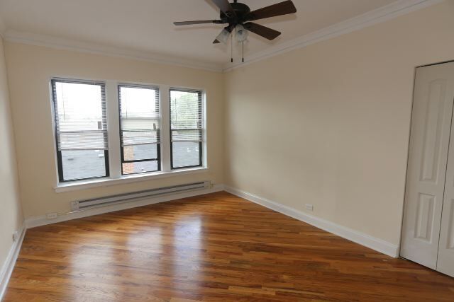 Building Photo - 4644 N Paulina St