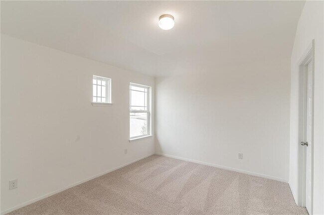 Building Photo - 233 Trailside Ln