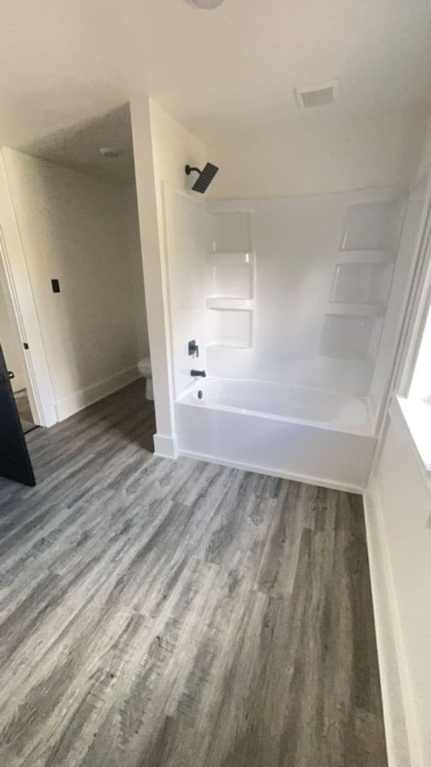 Building Photo - 4 Bedroom Single Family Home Available!