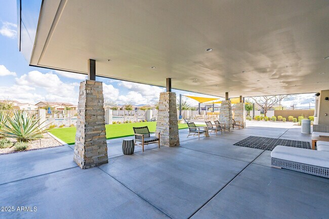 Building Photo - 9910 E Theia Dr