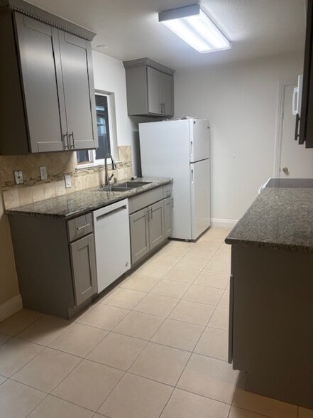 Kitchen - 3751 Mosswood Dr