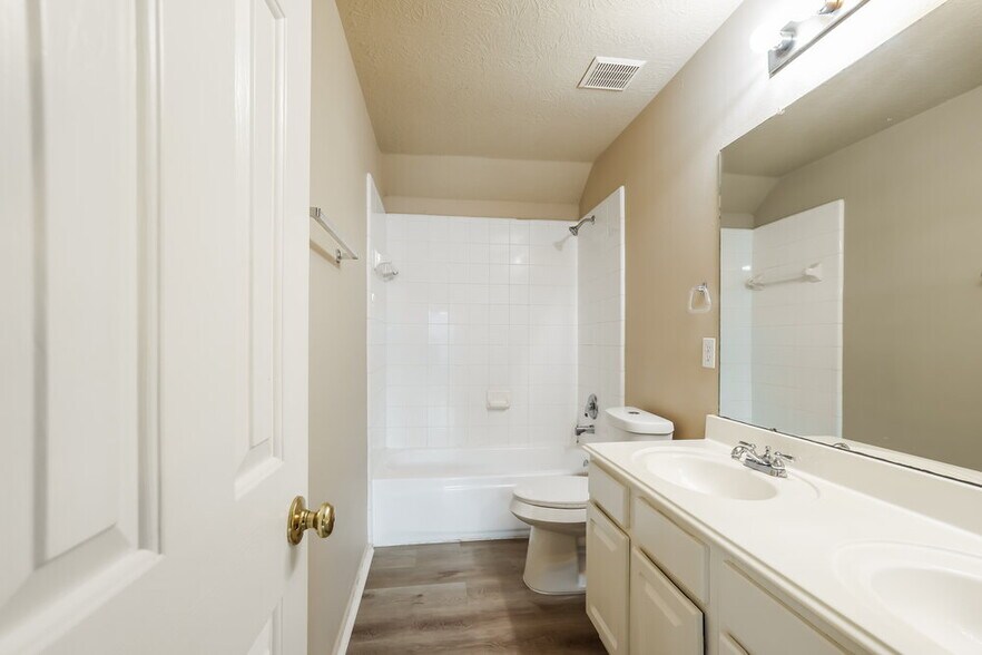 Building Photo - 5418 Trail Timbers Dr
