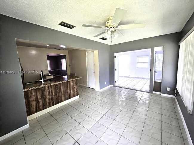 Building Photo - 1040 NW 73rd Terrace