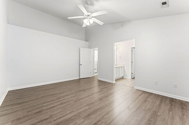 Building Photo - Charming 3-Bedroom Retreat with Cozy Fireplace in Simpsonville