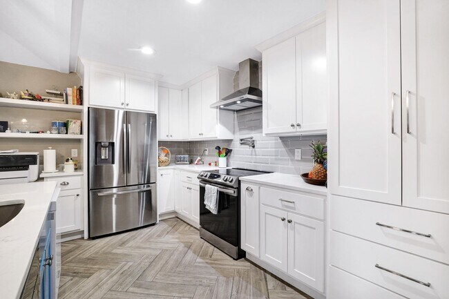 Building Photo - ***APPLICATION CURRENTLY UNDER REVIEW***Co...