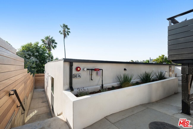 Building Photo - 841 N La Fayette Park Pl