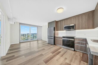 Building Photo - 1500 Rycroft St