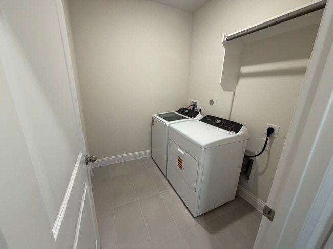 Building Photo - 4014 Colony Ln