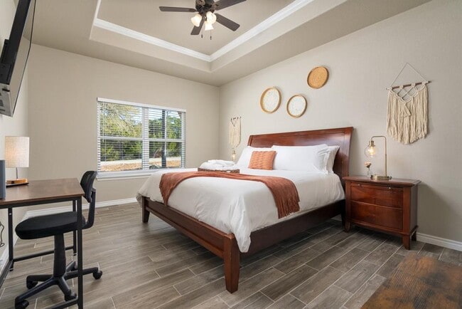 Building Photo - 117 Lightning Bolt