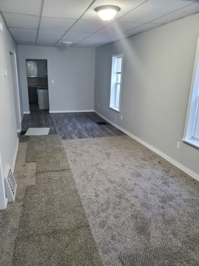 Building Photo - 310 E 9th St