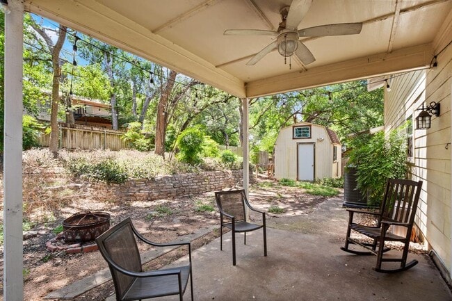 Building Photo - 1713 Deerfield Dr