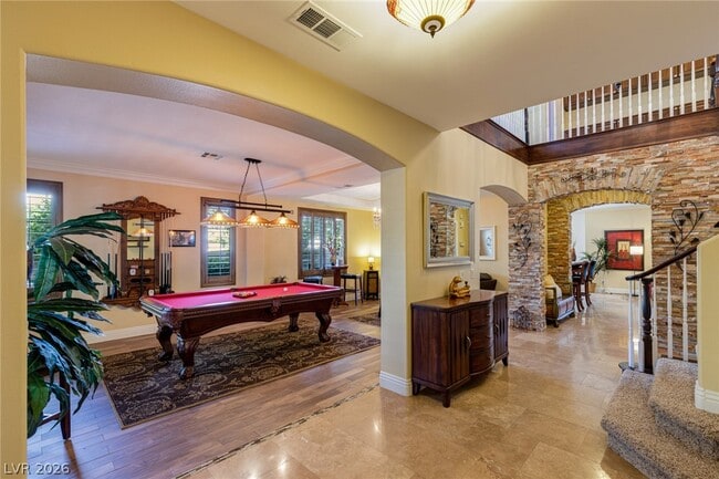 Building Photo - 724 Pinnacle Heights