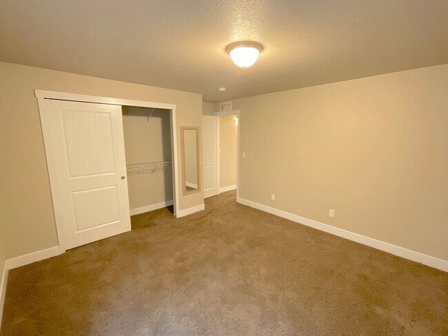 Building Photo - 4 Bedroom Home Available Near Woodmoor Dr ...