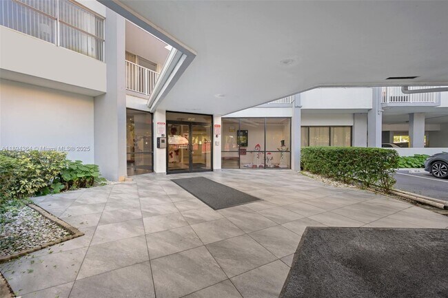Building Photo - 1300 NE Miami Gardens Dr
