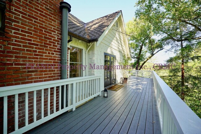 Building Photo - 3-Bedroom, 3-Bath Home with Expansive View...