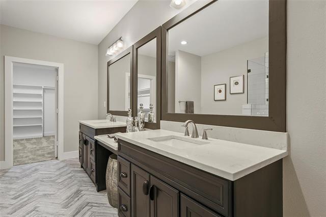 Building Photo - 933 W Eighth St