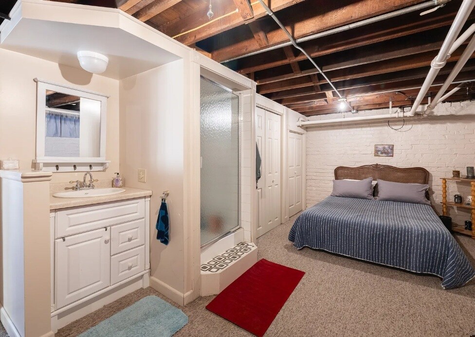Building Photo - 57 Selden St