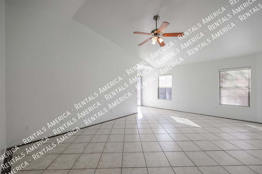 Building Photo - 12731 W Sharon Dr