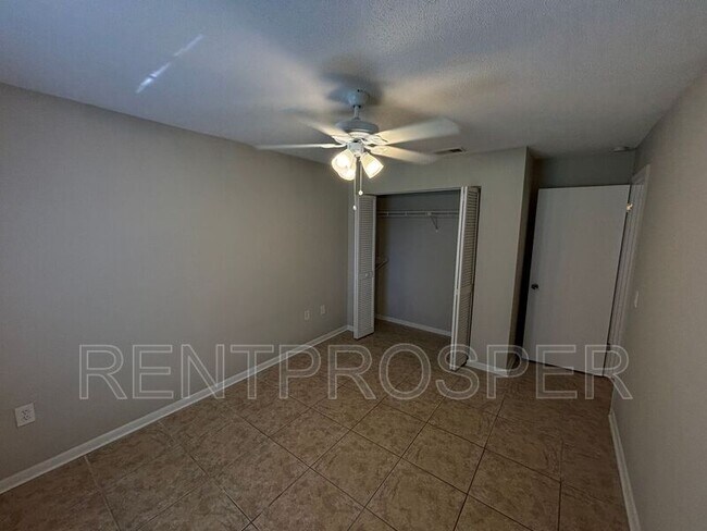 Building Photo - 360 Vincent Dr