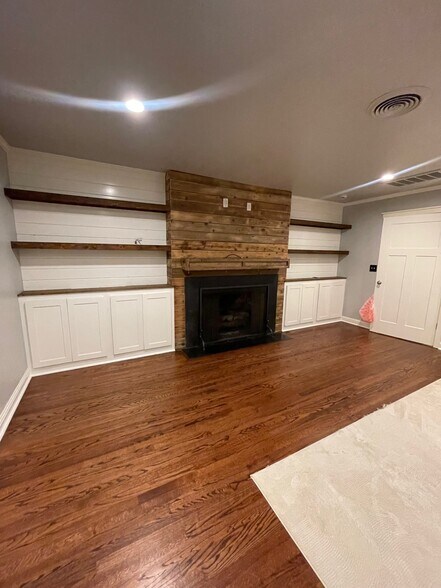 Master Bedroom - 1012 Elmwood St