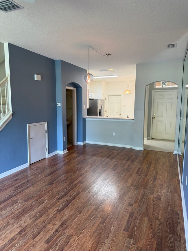 Building Photo - 18931 Duquesne Dr