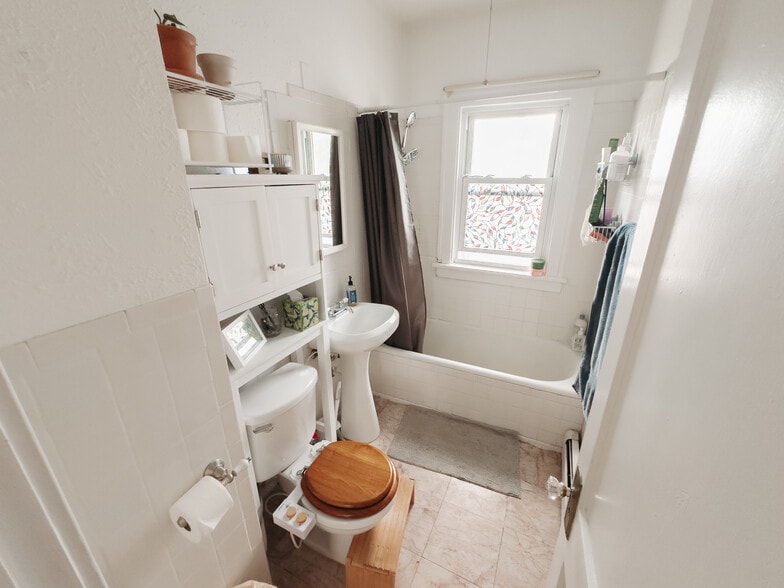 Bathroom - 4133 Portland Ave