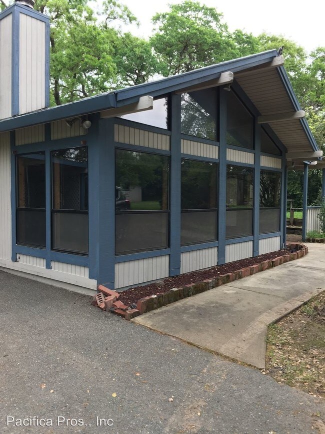 Building Photo - 7521 Kalamazoo Dr