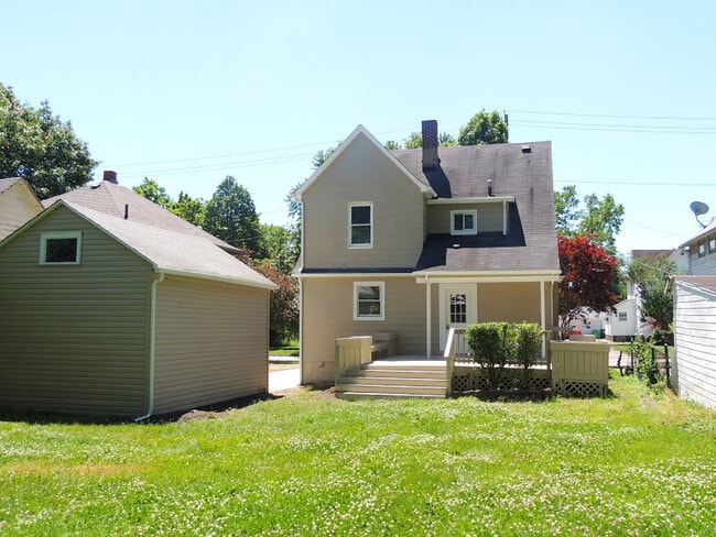 Building Photo - Renovated Colonial with 4 Beds - 1.5 Baths