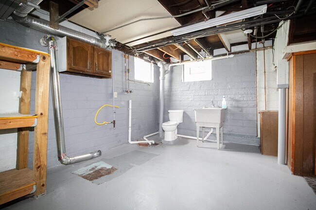 Building Photo - 472 Shasta Dr